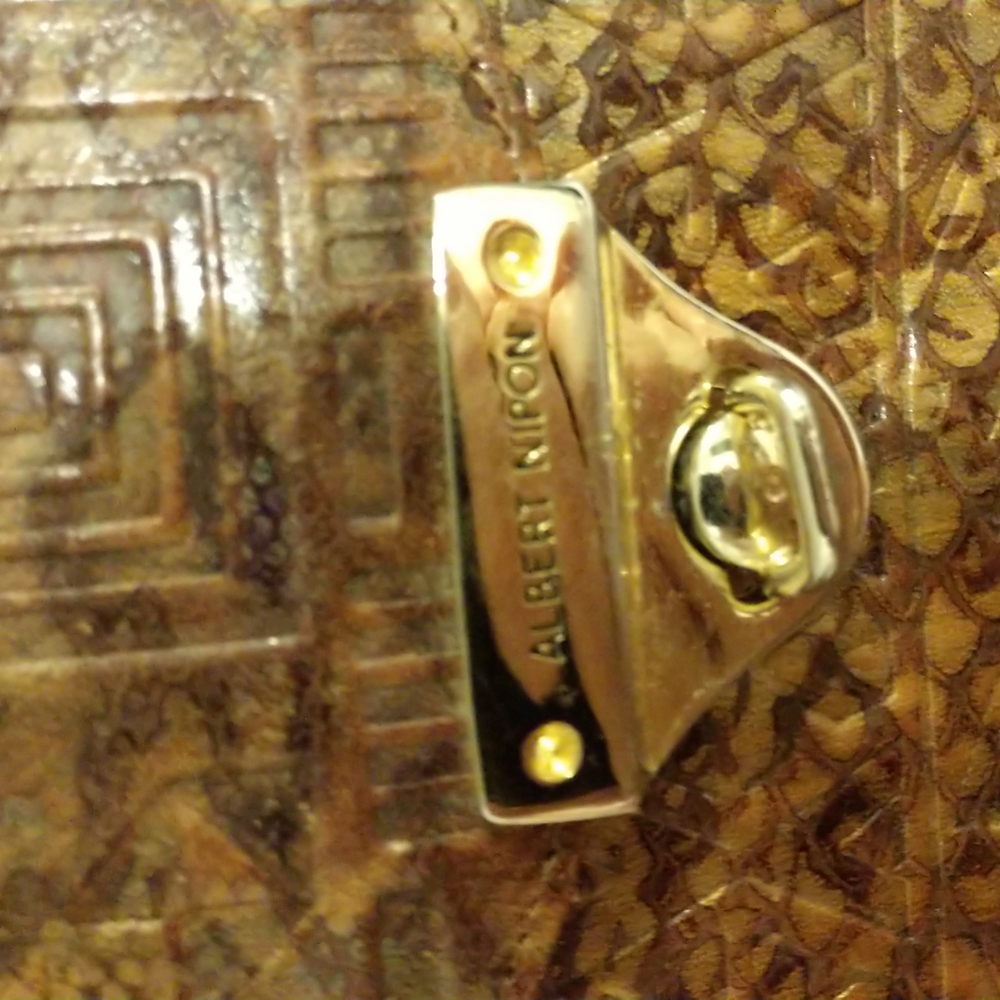 Albert Nipon - image 2